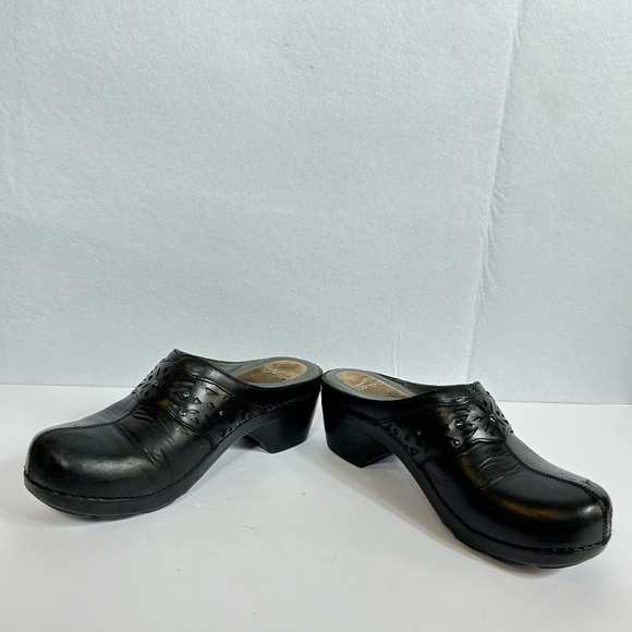 Dansko Hailey  Black Scalloped Leather Studded Clogs Mules Women’s Size 9.5 - Picture 7 of 12